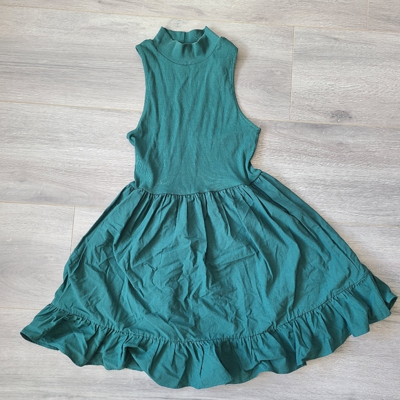 ZARA VOLUMINOUS DRESS IN DARK GREEN - Picture 2 of 5
